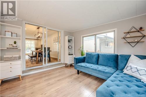 556 Sprucehill Avenue, Waterloo, ON - Indoor Photo Showing Living Room