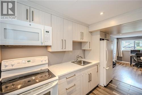 556 Sprucehill Avenue, Waterloo, ON - Indoor Photo Showing Kitchen