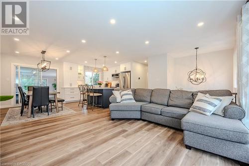 556 Sprucehill Avenue, Waterloo, ON - Indoor Photo Showing Living Room