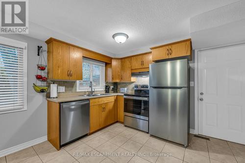 11 Westlake Lane, St. Catharines, ON - Indoor Photo Showing Kitchen With Double Sink