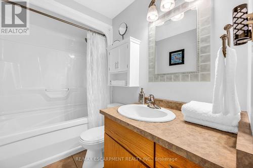 11 Westlake Lane, St. Catharines, ON - Indoor Photo Showing Bathroom