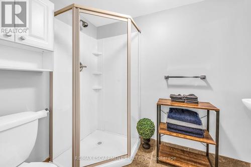 11 Westlake Lane, St. Catharines, ON - Indoor Photo Showing Bathroom