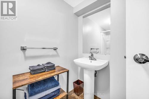 11 Westlake Lane, St. Catharines, ON - Indoor Photo Showing Bathroom