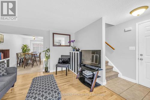 11 Westlake Lane, St. Catharines, ON - Indoor Photo Showing Living Room