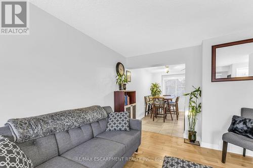 11 Westlake Lane, St. Catharines, ON - Indoor Photo Showing Living Room