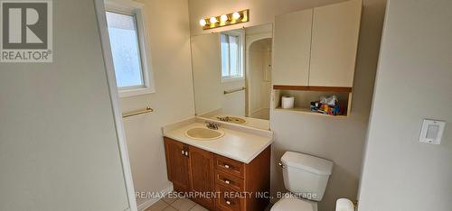 61 East 26Th Street, Hamilton, ON - Indoor Photo Showing Bathroom