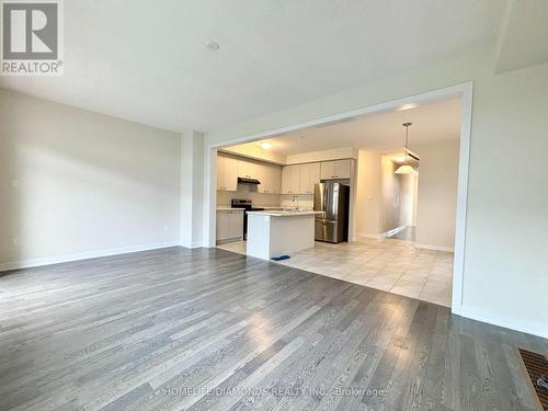 176 Eastbridge Avenue, Welland, ON - Indoor Photo Showing Kitchen