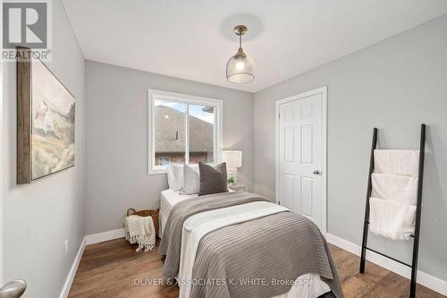 85 Ridge Street, Strathroy-Caradoc (Sw), ON - Indoor Photo Showing Bedroom