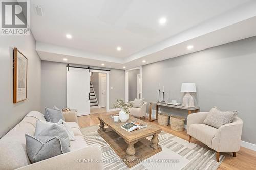 85 Ridge Street, Strathroy-Caradoc (Sw), ON - Indoor Photo Showing Living Room