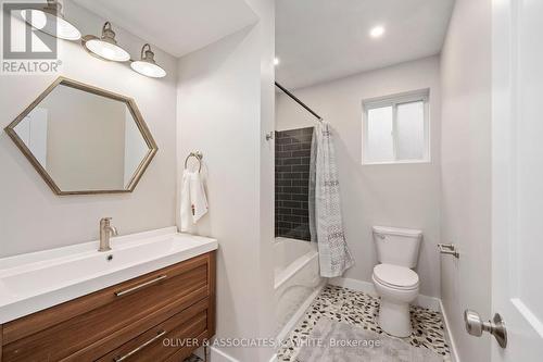 85 Ridge Street, Strathroy-Caradoc (Sw), ON - Indoor Photo Showing Bathroom