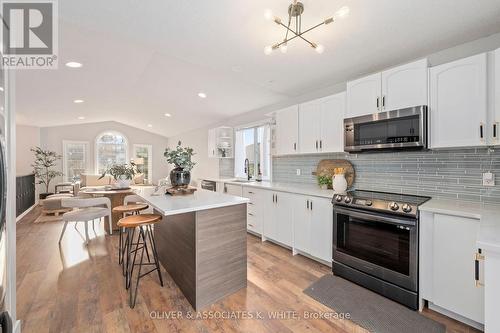 85 Ridge Street, Strathroy-Caradoc (Sw), ON - Indoor Photo Showing Kitchen With Upgraded Kitchen