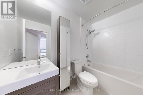 2201 - 70 Forest Manor Road, Toronto, ON - Indoor Photo Showing Bathroom