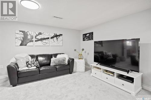 19 Cantlon Crescent, Saskatoon, SK - Indoor Photo Showing Living Room