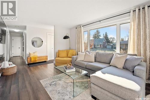 19 Cantlon Crescent, Saskatoon, SK - Indoor Photo Showing Living Room