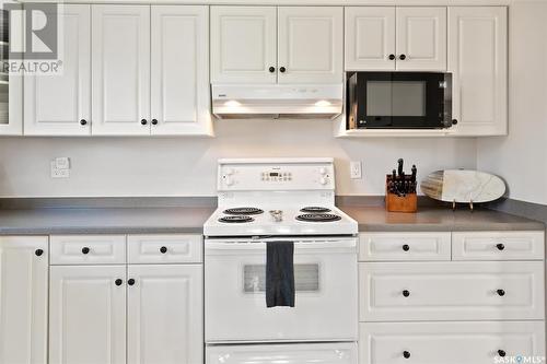 19 Cantlon Crescent, Saskatoon, SK - Indoor Photo Showing Kitchen