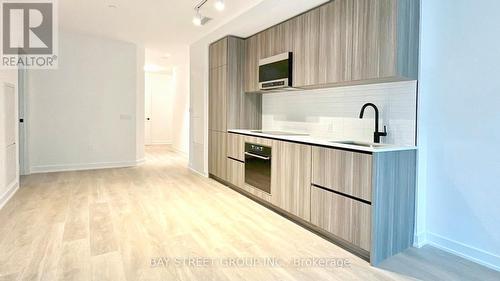 605 - 127 Broadway Avenue, Toronto, ON - Indoor