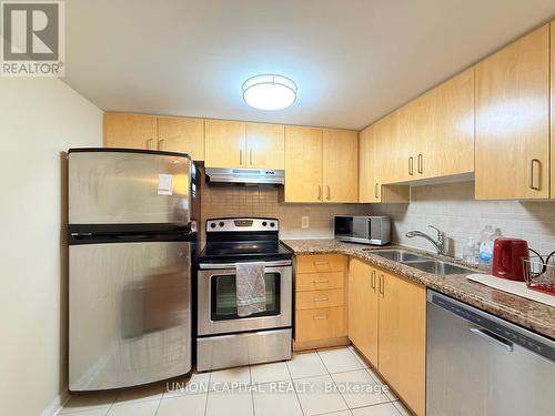 621 - 96 Strachan Avenue, Toronto, ON - Indoor Photo Showing Kitchen With Stainless Steel Kitchen With Double Sink