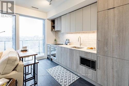 1707 - 2020 Bathurst Street, Toronto, ON - Indoor Photo Showing Kitchen With Upgraded Kitchen