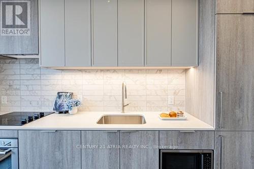 1707 - 2020 Bathurst Street, Toronto, ON - Indoor Photo Showing Kitchen With Upgraded Kitchen