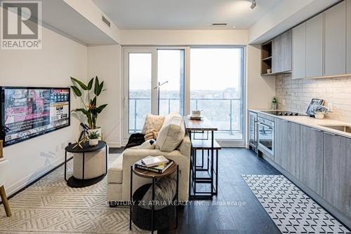 1707 - 2020 Bathurst Street, Toronto, ON - Indoor Photo Showing Kitchen