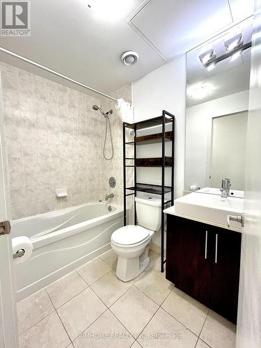 4204 - 65 Bremner Boulevard, Toronto, ON - Indoor Photo Showing Bathroom