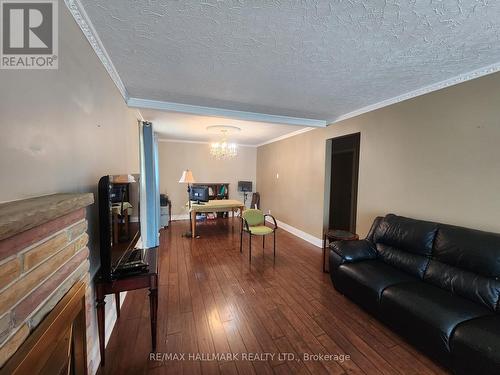 390 Gibbons Street, Oshawa, ON - Indoor Photo Showing Living Room