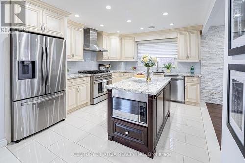 15 Dewitt Court, Markham, ON - Indoor Photo Showing Kitchen With Upgraded Kitchen