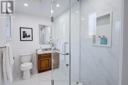 15 Dewitt Court, Markham, ON - Indoor Photo Showing Bathroom