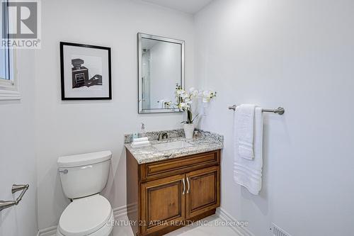 15 Dewitt Court, Markham, ON - Indoor Photo Showing Bathroom