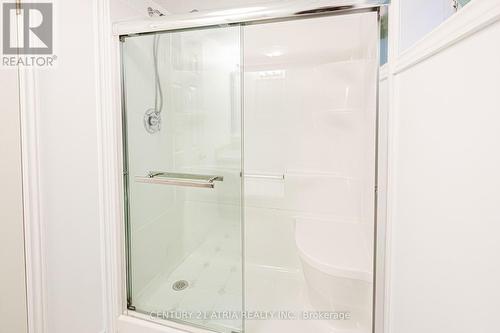 15 Dewitt Court, Markham, ON - Indoor Photo Showing Bathroom