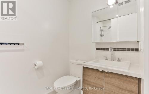 110 - 35 Wabash Avenue, Toronto, ON - Indoor Photo Showing Bathroom