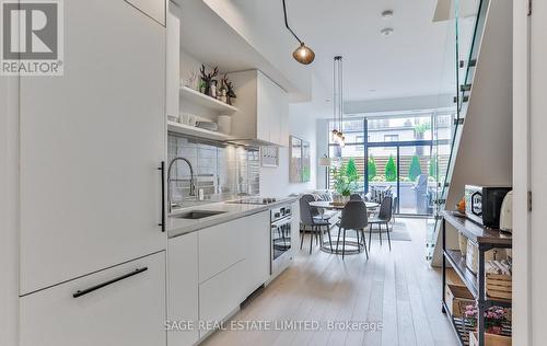 110 - 35 Wabash Avenue, Toronto, ON - Indoor Photo Showing Kitchen With Upgraded Kitchen