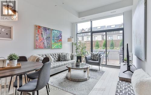 110 - 35 Wabash Avenue, Toronto, ON - Indoor Photo Showing Living Room