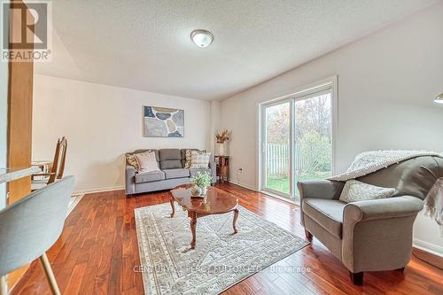 1419 Spring Garden Court, Mississauga, ON - Indoor Photo Showing Living Room