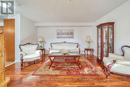 1419 Spring Garden Court, Mississauga, ON - Indoor Photo Showing Living Room