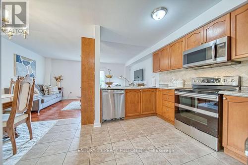 1419 Spring Garden Court, Mississauga, ON - Indoor Photo Showing Kitchen