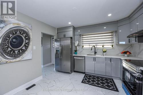 95 Cathcart Crescent, Brampton, ON - Indoor Photo Showing Kitchen