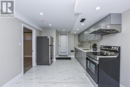 95 Cathcart Crescent, Brampton, ON - Indoor Photo Showing Kitchen