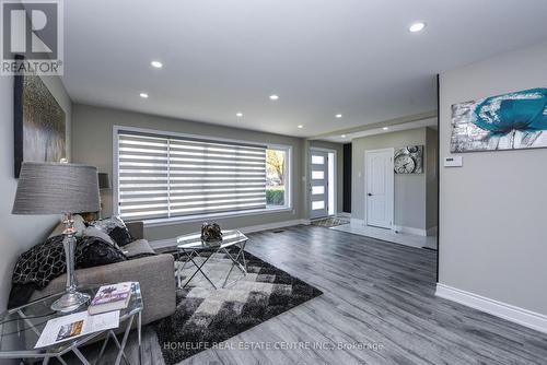 95 Cathcart Crescent, Brampton, ON - Indoor Photo Showing Living Room