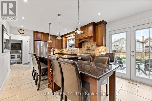 32 River View Drive, Brampton, ON - Indoor Photo Showing Kitchen With Upgraded Kitchen