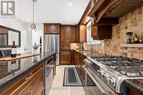 32 River View Drive, Brampton, ON - Indoor Photo Showing Kitchen With Upgraded Kitchen