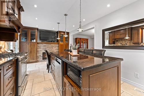 32 River View Drive, Brampton, ON - Indoor Photo Showing Kitchen With Upgraded Kitchen