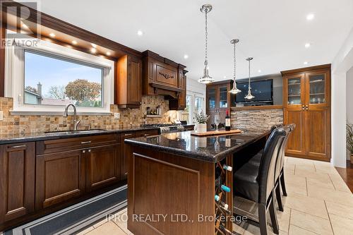 32 River View Drive, Brampton, ON - Indoor Photo Showing Kitchen With Upgraded Kitchen