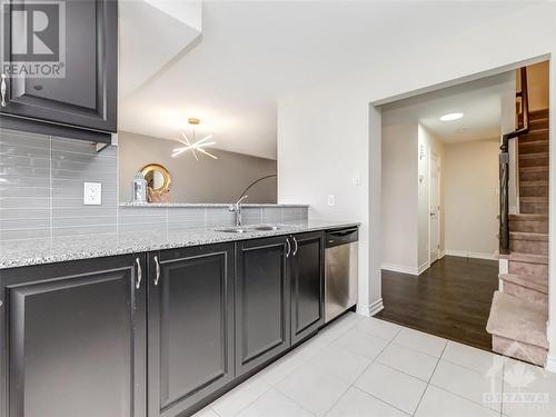 558 Foxlight Crescent, Ottawa, ON - Indoor Photo Showing Kitchen