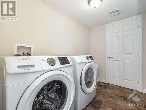 558 Foxlight Crescent, Ottawa, ON - Indoor Photo Showing Laundry Room