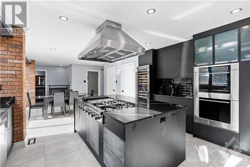 7 Rolston Way, Ottawa, ON - Indoor Photo Showing Kitchen With Upgraded Kitchen