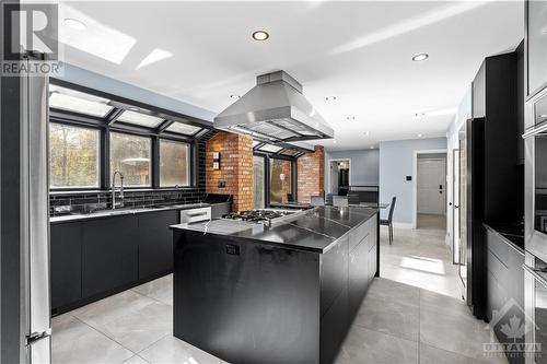 7 Rolston Way, Ottawa, ON - Indoor Photo Showing Kitchen With Upgraded Kitchen