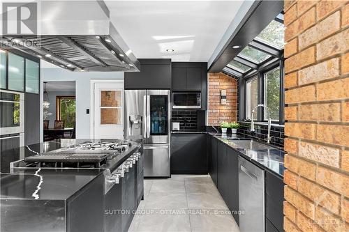 7 Rolston Way, Ottawa, ON - Indoor Photo Showing Kitchen With Upgraded Kitchen