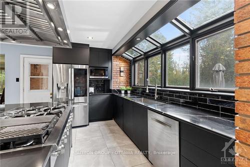 7 Rolston Way, Ottawa, ON - Indoor Photo Showing Kitchen