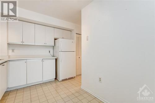 2760 Carousel Crescent Unit#1501, Ottawa, ON - Indoor Photo Showing Kitchen